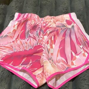 Girls Nike standard fit shorts pink